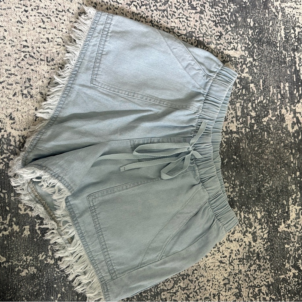 Women’s trimmed shorts